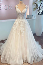 Elegante vestido de novia largo de corte A con escote en V y encaje de tul