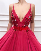 Robe de bal élégante longue en tulle à col V et coupe trapèze