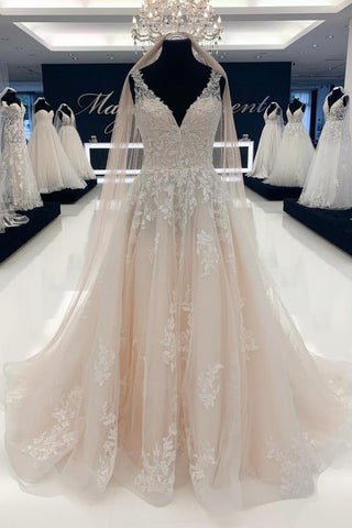 Elegantes vestidos de novia largos de corte A, escote en V, tul, sin mangas y con encaje.