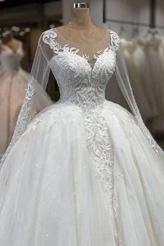 Robe de mariée longue élégante en tulle à décolleté cœur et manches