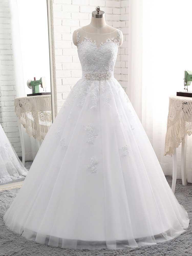 Elegante vestido de novia largo de tul con cordones, blanco.