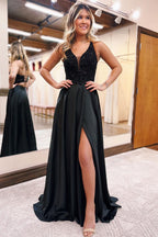 Elegante vestido largo de fiesta negro, con escote en V, corte en A, lentejuelas, sin mangas y abertura.