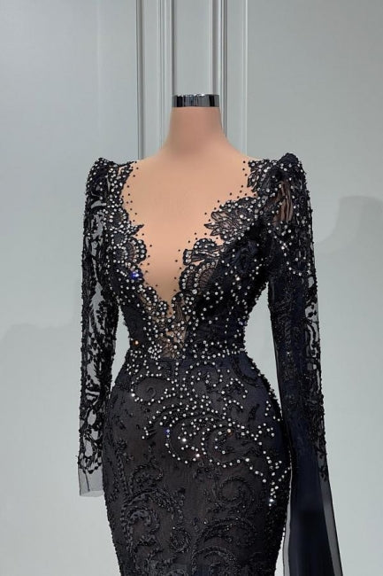 Elegantes vestidos de noche largos negros de encaje con escote en V y corte sirena, con mangas largas.
