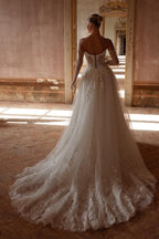 Élégantes robes de mariée longues ivoire, coupe trapèze, bustier en dentelle, décolleté cœur
