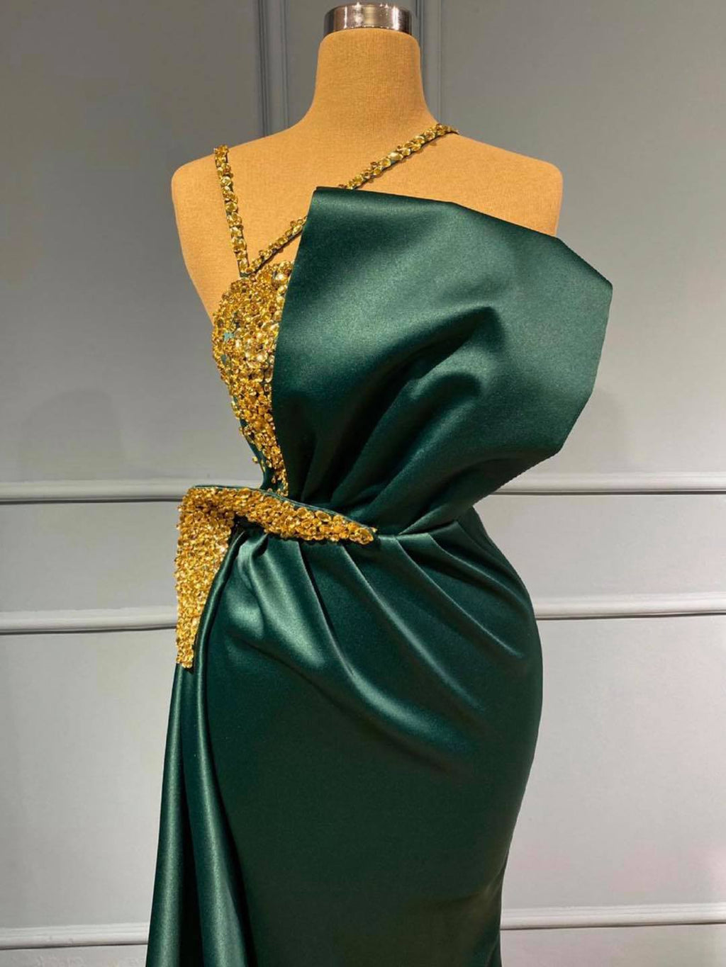 Robe de bal sirène longue élégante en satin à col halter