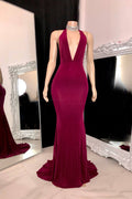 Elegante vestido largo de sirena sin mangas con escote halter y cuello en V para baile de graduación