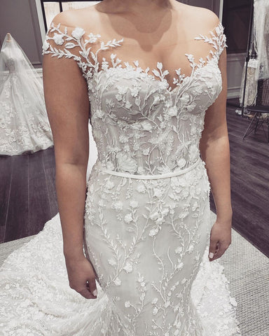 Elegante vestido de novia largo de sirena con hombros descubiertos, apliques de encaje y espalda descubierta
