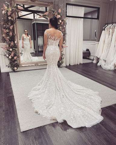 Elegante vestido de novia largo de sirena con hombros descubiertos, apliques de encaje y espalda descubierta