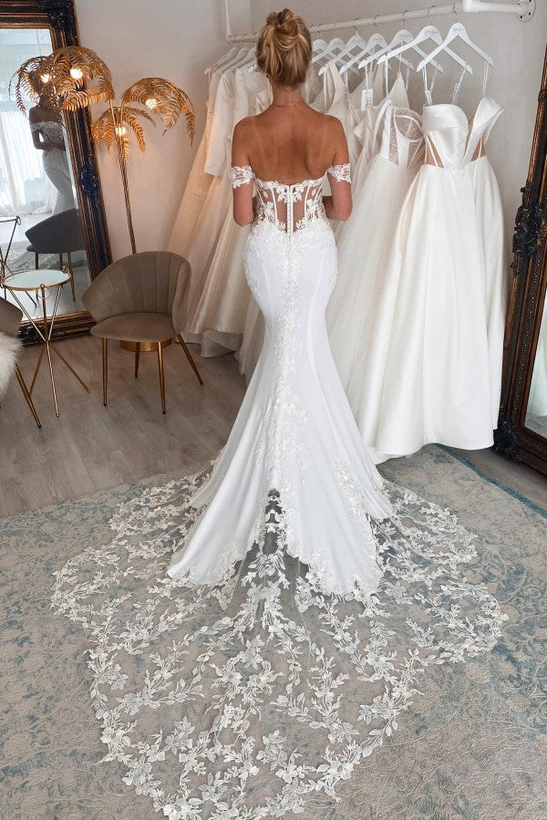 Robe de mariée sirène longue élégante en dentelle à épaules dénudées et traîne chapelle