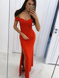 Elegante vestido largo de sirena con hombros descubiertos, de satén y corte formal para baile de graduación, con abertura.