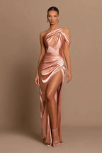 Elegante vestido largo de sirena de satén con un solo hombro y abertura.