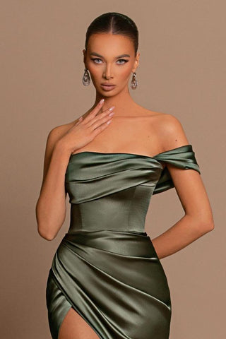 Robe de bal élégante longue sirène asymétrique en satin avec fente