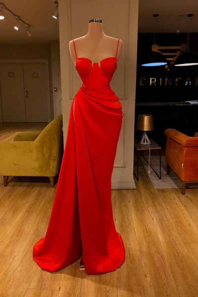 Robe de bal sirène longue élégante à fines bretelles en satin sans manches