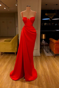 Robe de bal sirène longue élégante à fines bretelles en satin sans manches