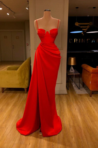 Robe de bal sirène longue élégante à fines bretelles en satin sans manches