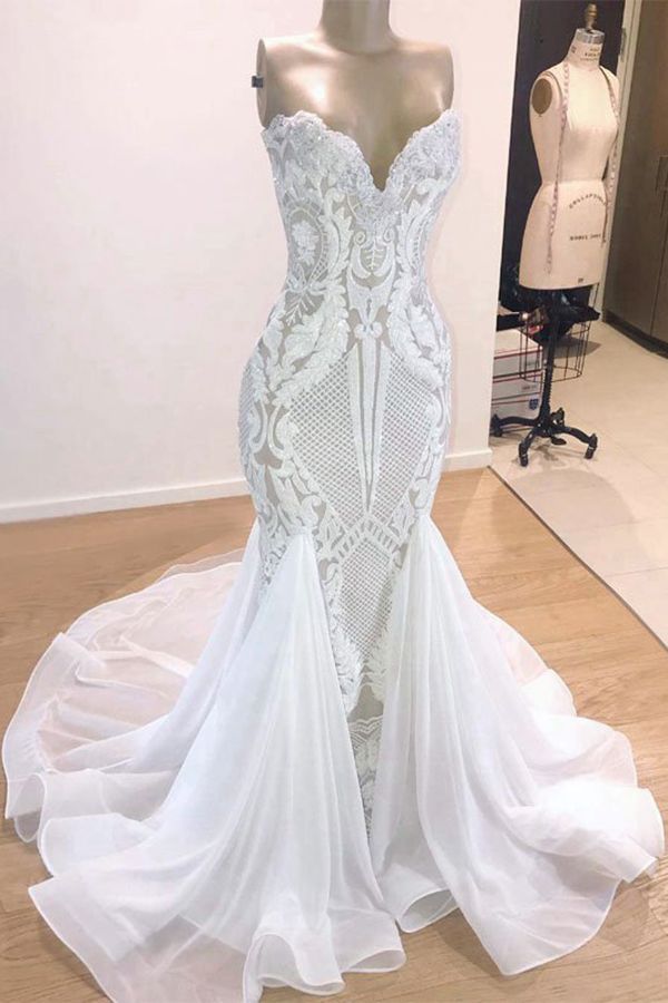 Elegante vestido de novia largo de sirena con escote corazón y lentejuelas