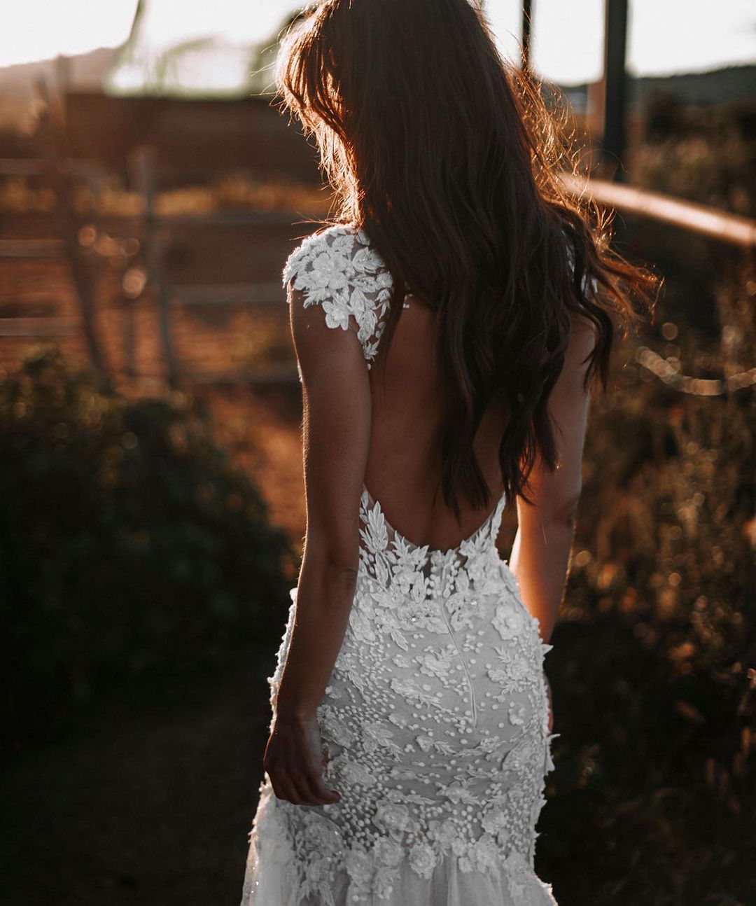 Robe de mariée sirène longue élégante en tulle et dentelle dos nu, décolleté cœur