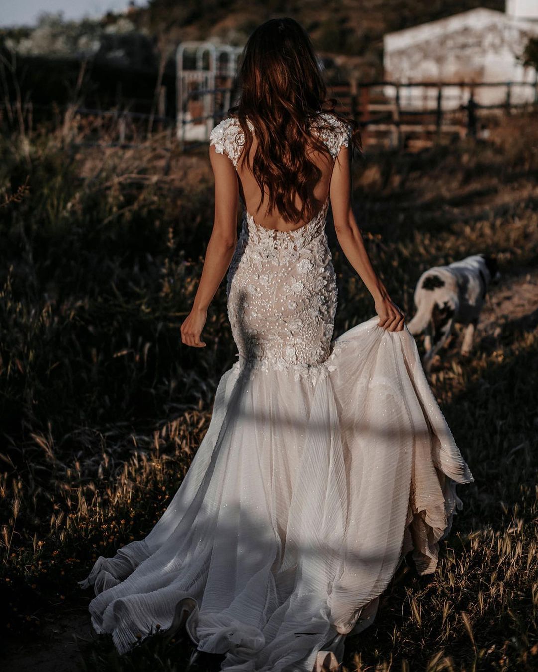 Robe de mariée sirène longue élégante en tulle et dentelle dos nu, décolleté cœur