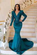 Elegante vestido de fiesta largo de sirena con escote en V, bordado con cuentas y mangas largas.