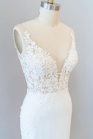 Elegante vestido de novia largo de sirena con escote en V, espalda descubierta y encaje