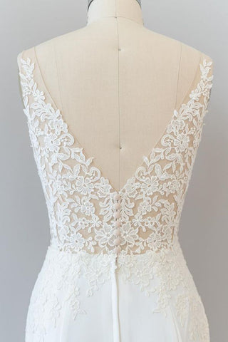 Elegante vestido de novia largo de sirena con escote en V, espalda descubierta y encaje