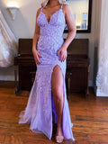 Elegantes vestidos largos de sirena con escote en V, encaje y abertura para baile de graduación.