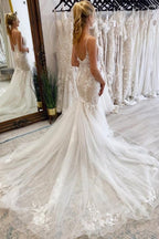 Robe de mariée sirène longue élégante sans manches à col en V et dentelle