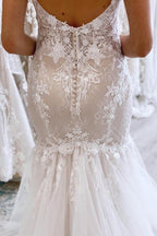 Robe de mariée sirène longue élégante sans manches à col en V et dentelle