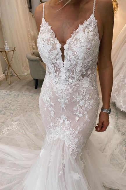 Robe de mariée sirène longue élégante sans manches à col en V et dentelle