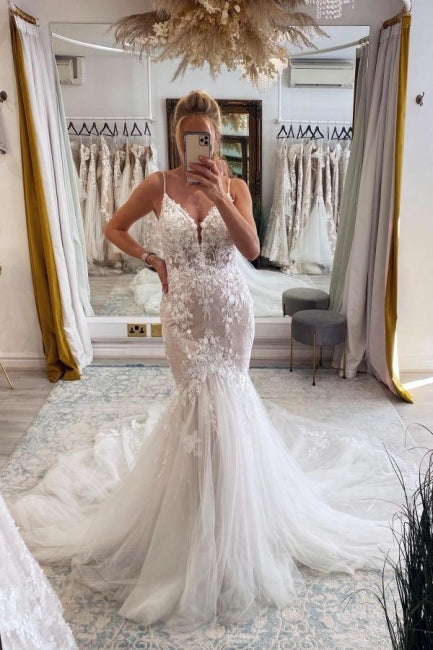 Robe de mariée sirène longue élégante sans manches à col en V et dentelle