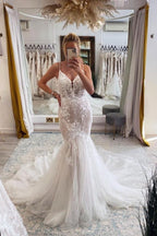 Robe de mariée sirène longue élégante sans manches à col en V et dentelle