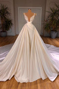 Robe de mariée sirène longue élégante à bretelles spaghetti et décolleté en V en satin et dentelle