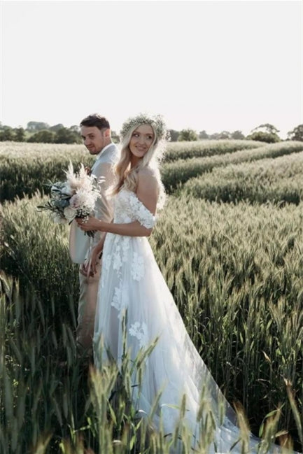 Elegante vestido de novia largo con hombros descubiertos, tul y encaje floral