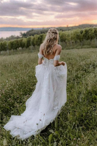Elegante vestido de novia largo con hombros descubiertos, tul y encaje floral