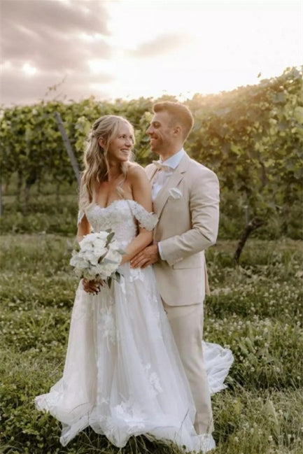 Elegante vestido de novia largo con hombros descubiertos, tul y encaje floral