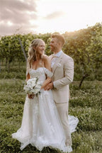 Elegante vestido de novia largo con hombros descubiertos, tul y encaje floral