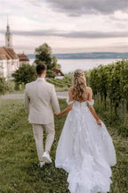 Elegante vestido de novia largo con hombros descubiertos, tul y encaje floral
