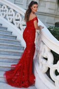 Elegantes vestidos largos rojos de sirena con hombros descubiertos y brillo para graduación