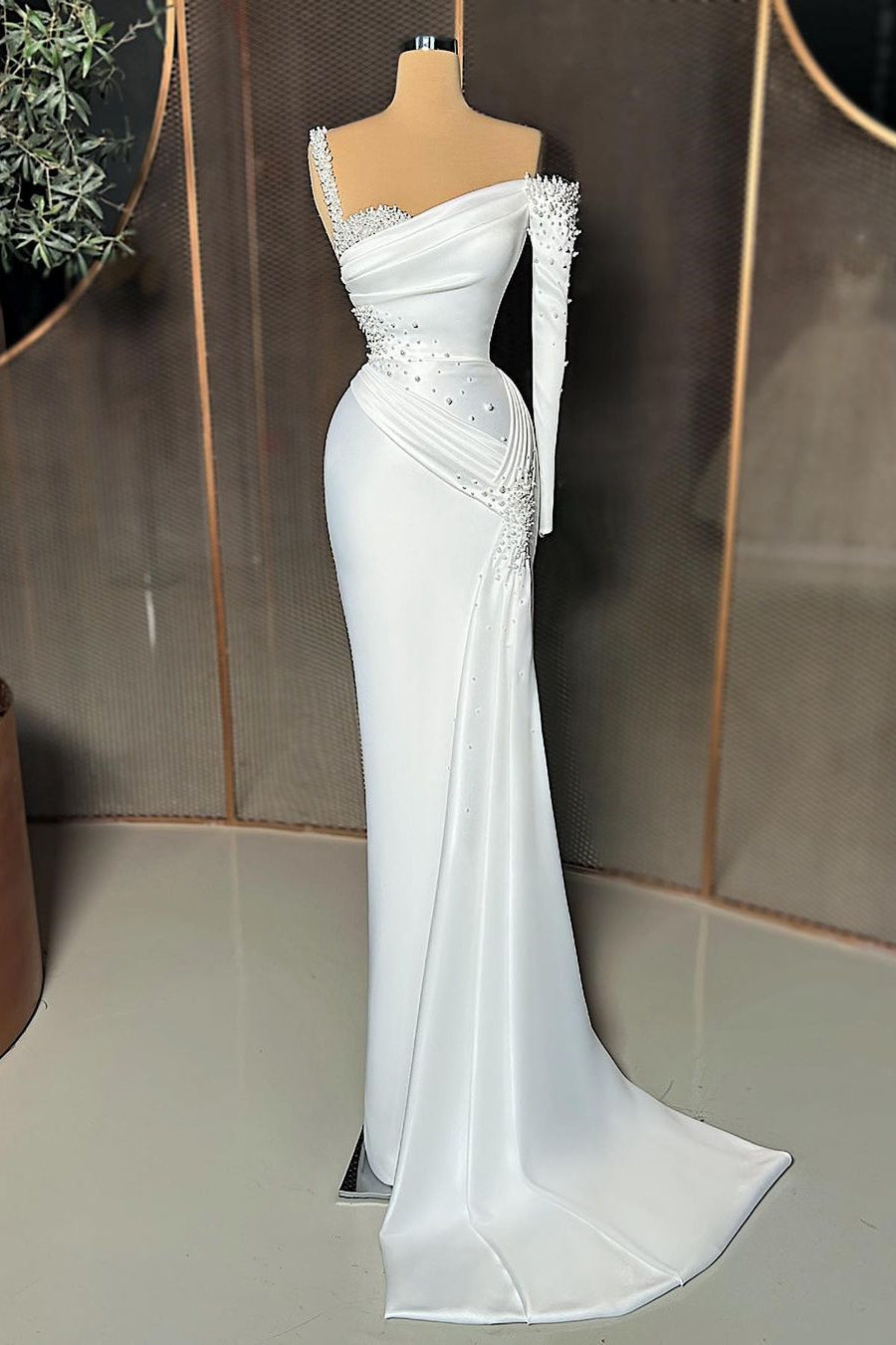 Robe de bal sirène longue et élégante en satin à une épaule et perles