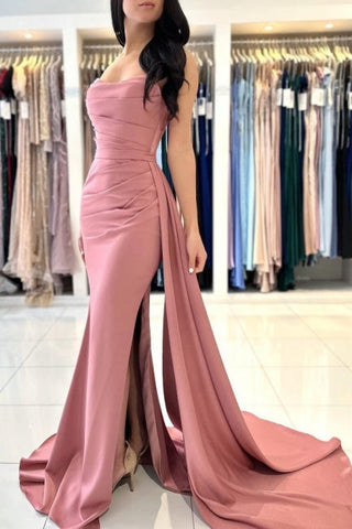 Elegantes vestidos de noche largos, sencillos y sin mangas en color rosa empolvado con abertura