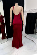 Robe de bal sirène élégante à bretelles spaghetti longues et dos nu, col en V.