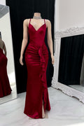 Robe de bal sirène élégante à bretelles spaghetti longues et dos nu, col en V.