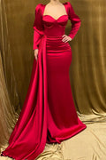Elegante vestido largo de sirena rojo satinado sin tirantes con mangas largas para baile de graduación