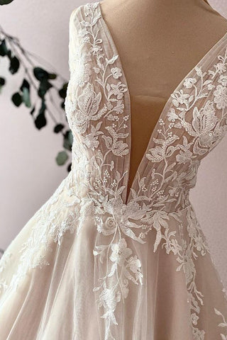 Elegante vestido de novia largo de corte A con escote corazón, tul, apliques y encaje