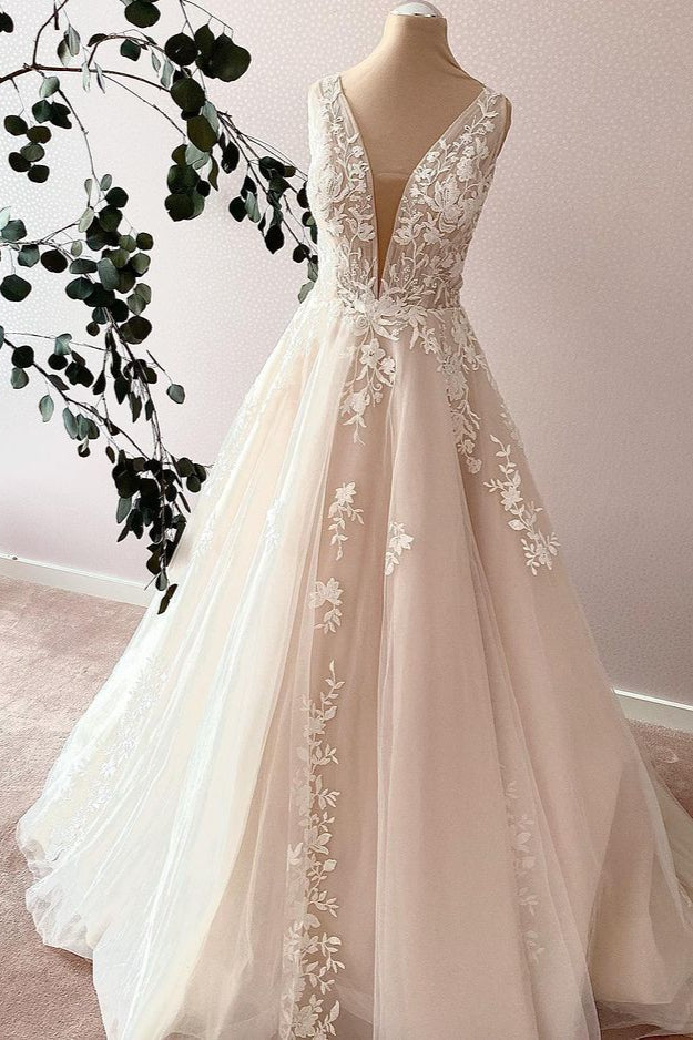 Elegante vestido de novia largo de corte A con escote corazón, tul, apliques y encaje