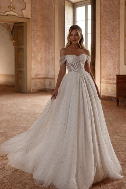 Robe de mariée longue blanche élégante, coupe trapèze, épaules dénudées, en tulle, strass et perles
