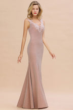 Elegante vestido de noche de sirena sin mangas con escote en V, de seda, corte ajustado.