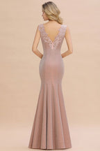 Elegante vestido de noche de sirena sin mangas con escote en V, de seda, corte ajustado.