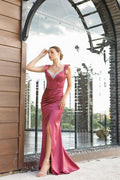 Elegante vestido de fiesta de sirena con tirantes de rosa, lentejuelas y sin mangas, con abertura.