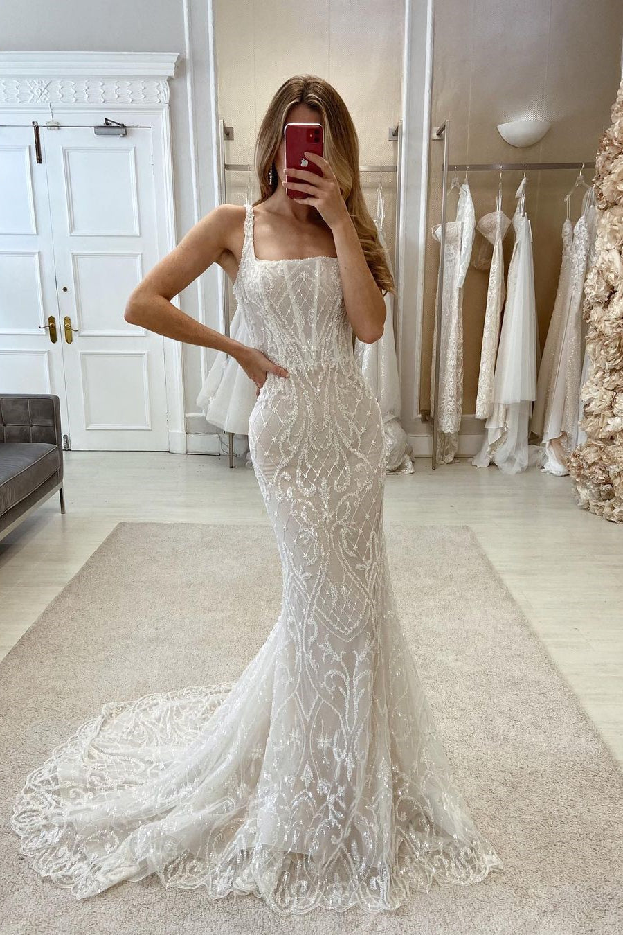 Robe de mariée sirène élégante en dentelle sans manches avec traîne